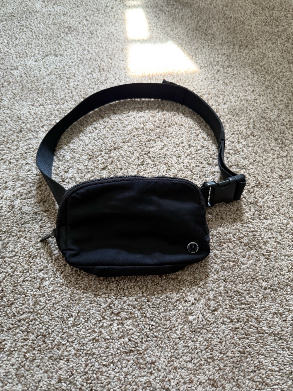 lululemon Everywhere Crossbody Bag 2L
